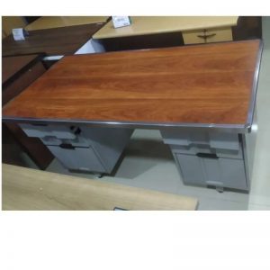 Meja Kantor Bali VIP, Terbuat dari Particle Board yang Ringan & Minimalis